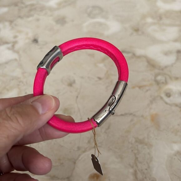 New! Handcrafted Leather Cuff Style Bracelet - Picture 8 of 9